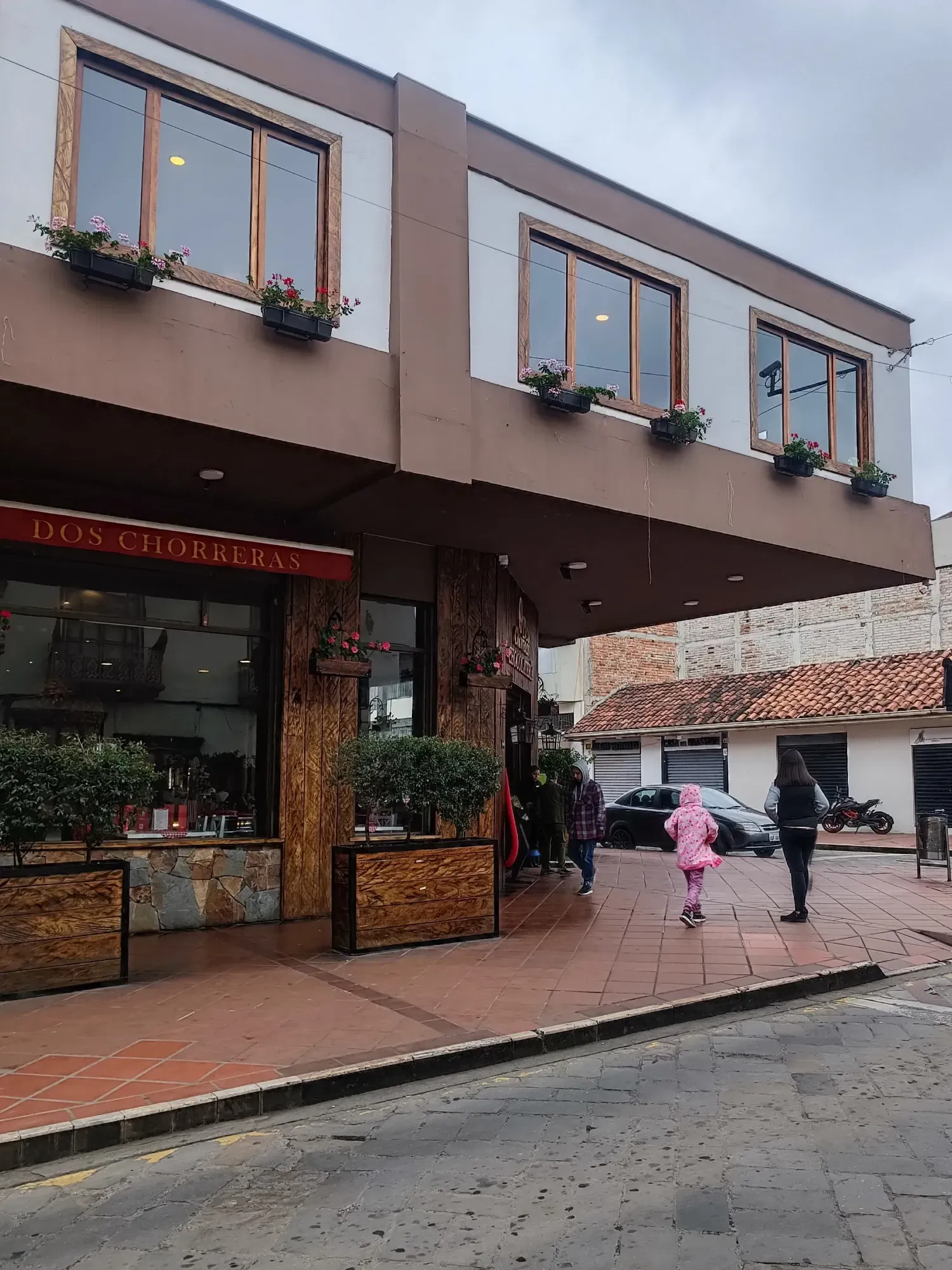 seBls9X5ex0wNTmR_1000130979.webp
