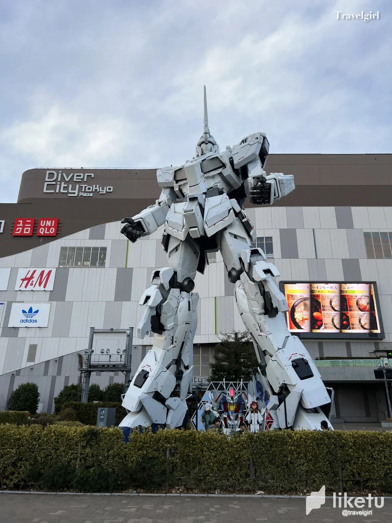 1 1 Unicorn Gundam Statue Diver City Tokyo Hive