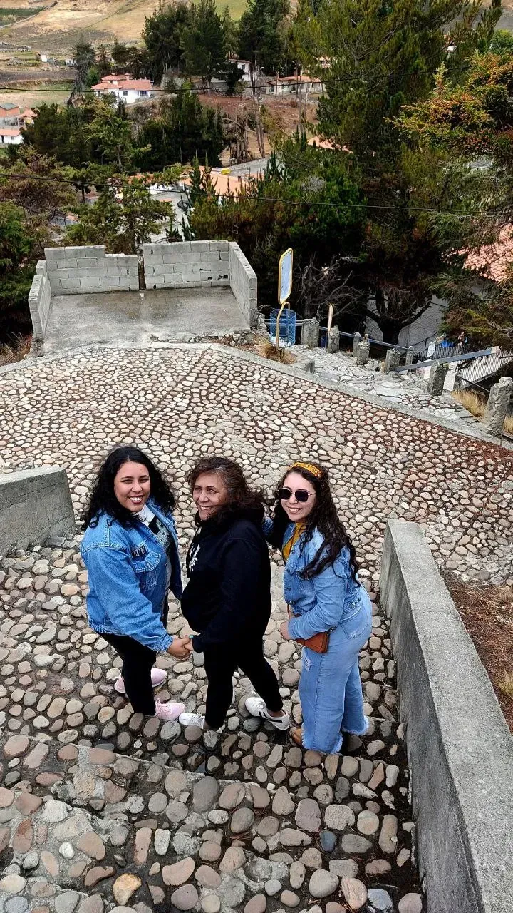 Kxxb20cwFnlIvfYv_photo_5100715350303026530_y.webp