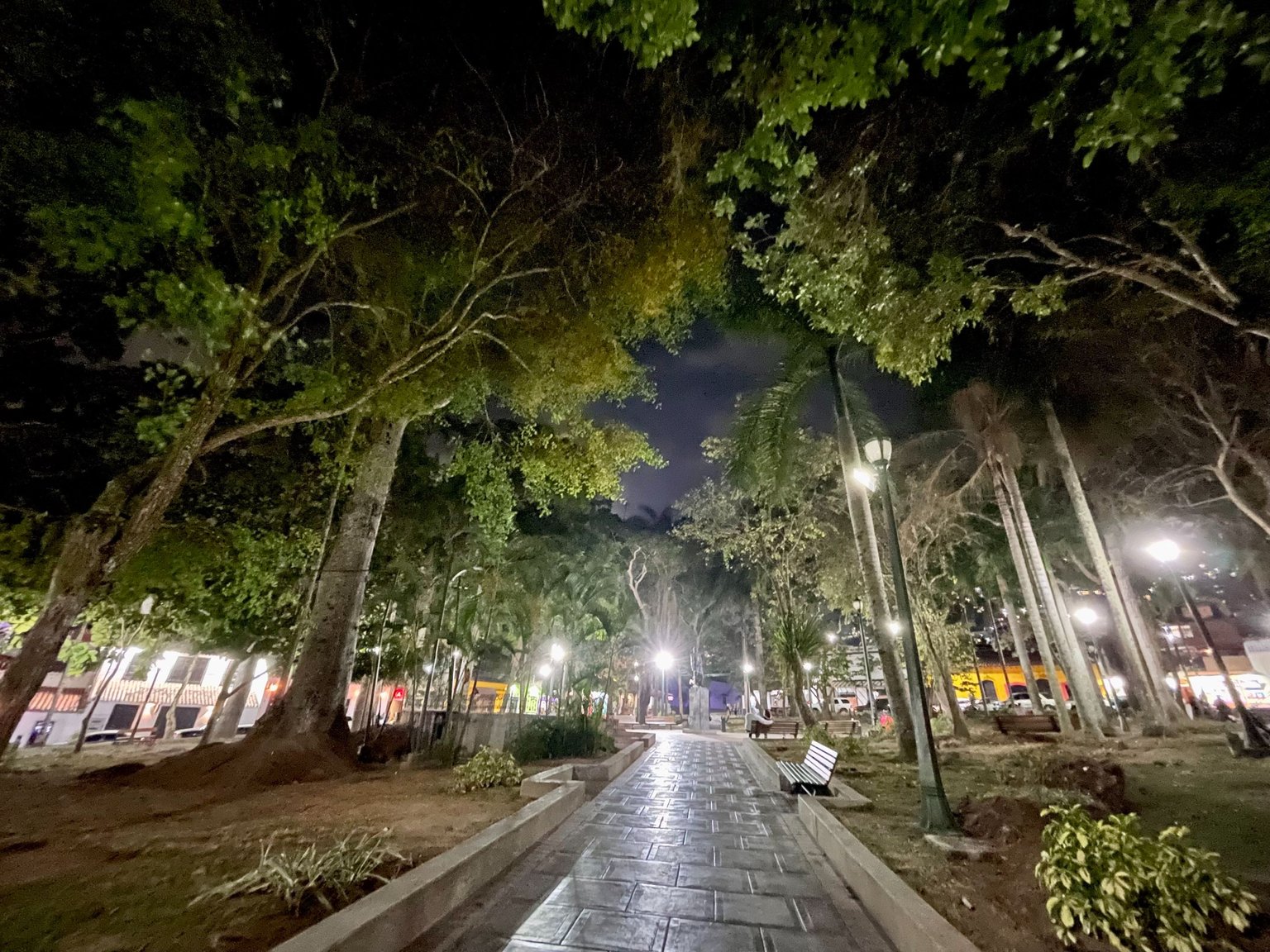 PlazaElHatillo_Mayo2023.jpg