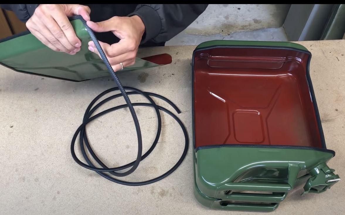 Diy - Make a mini bar with jerry can — Hive