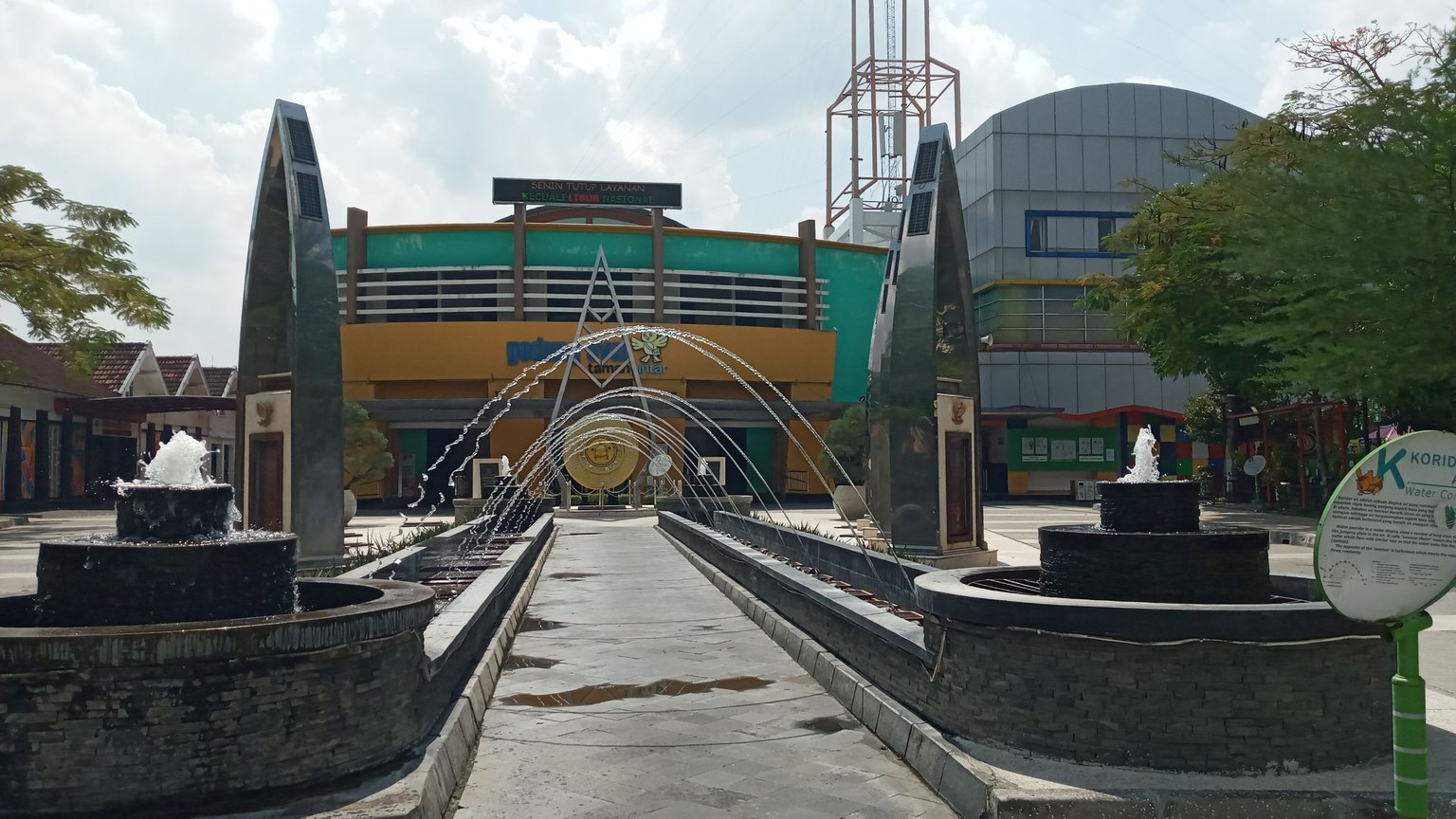 Visiting Science Theme Park Taman Pintar : We Have The Science and ...