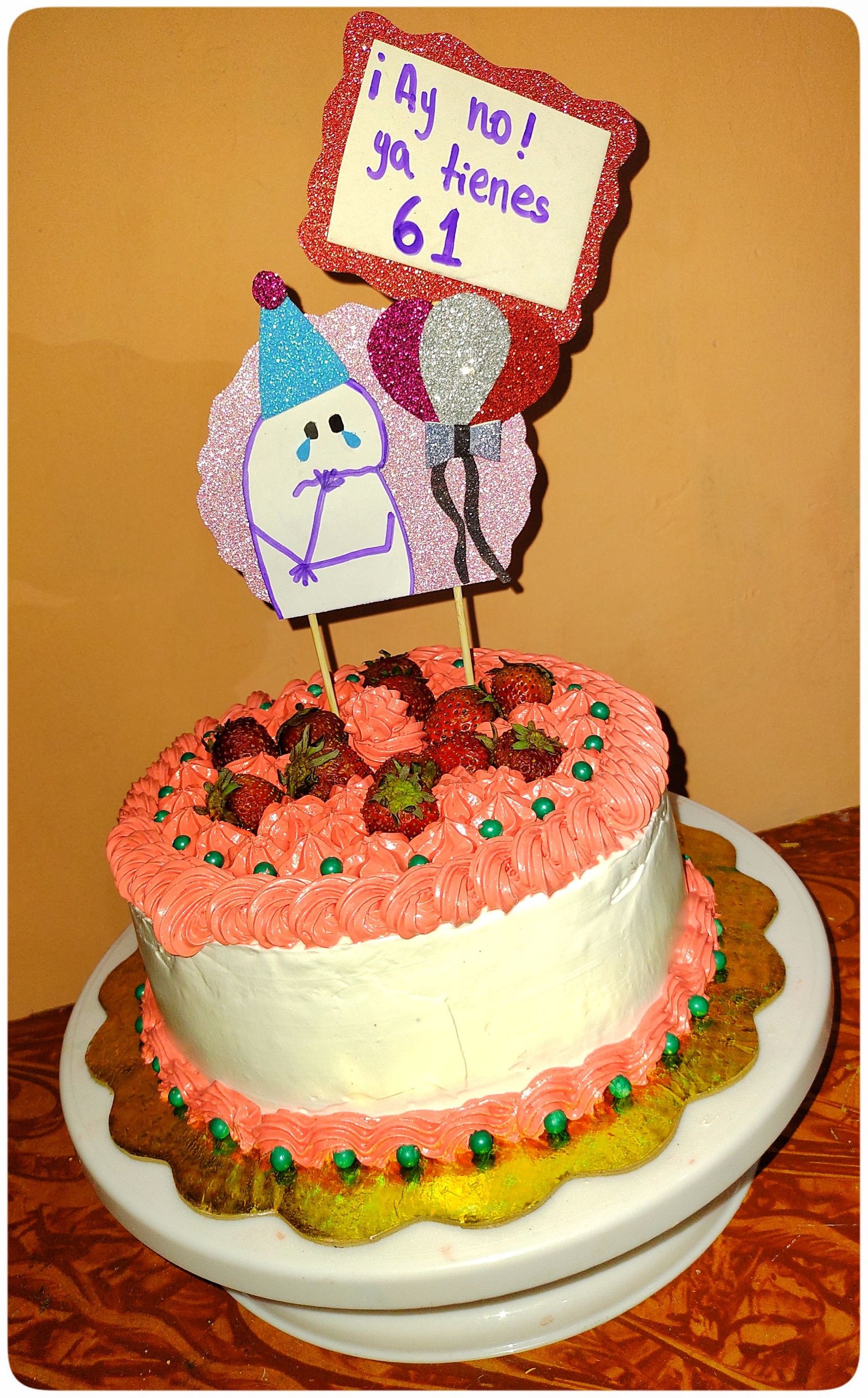 Pastel de Cumpleaños sabor a Caramelo + Topper Cake de Meme. ? — Hive