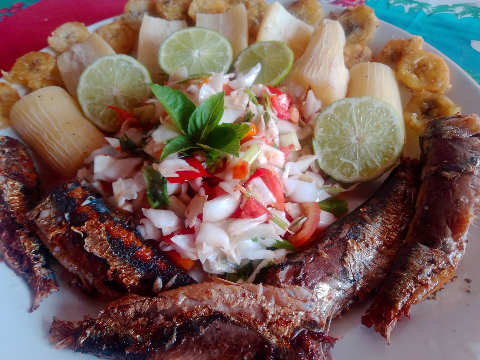 ???¡Sardinas Fritas con Ensalada, Tostón y Yuca! ??? — Hive