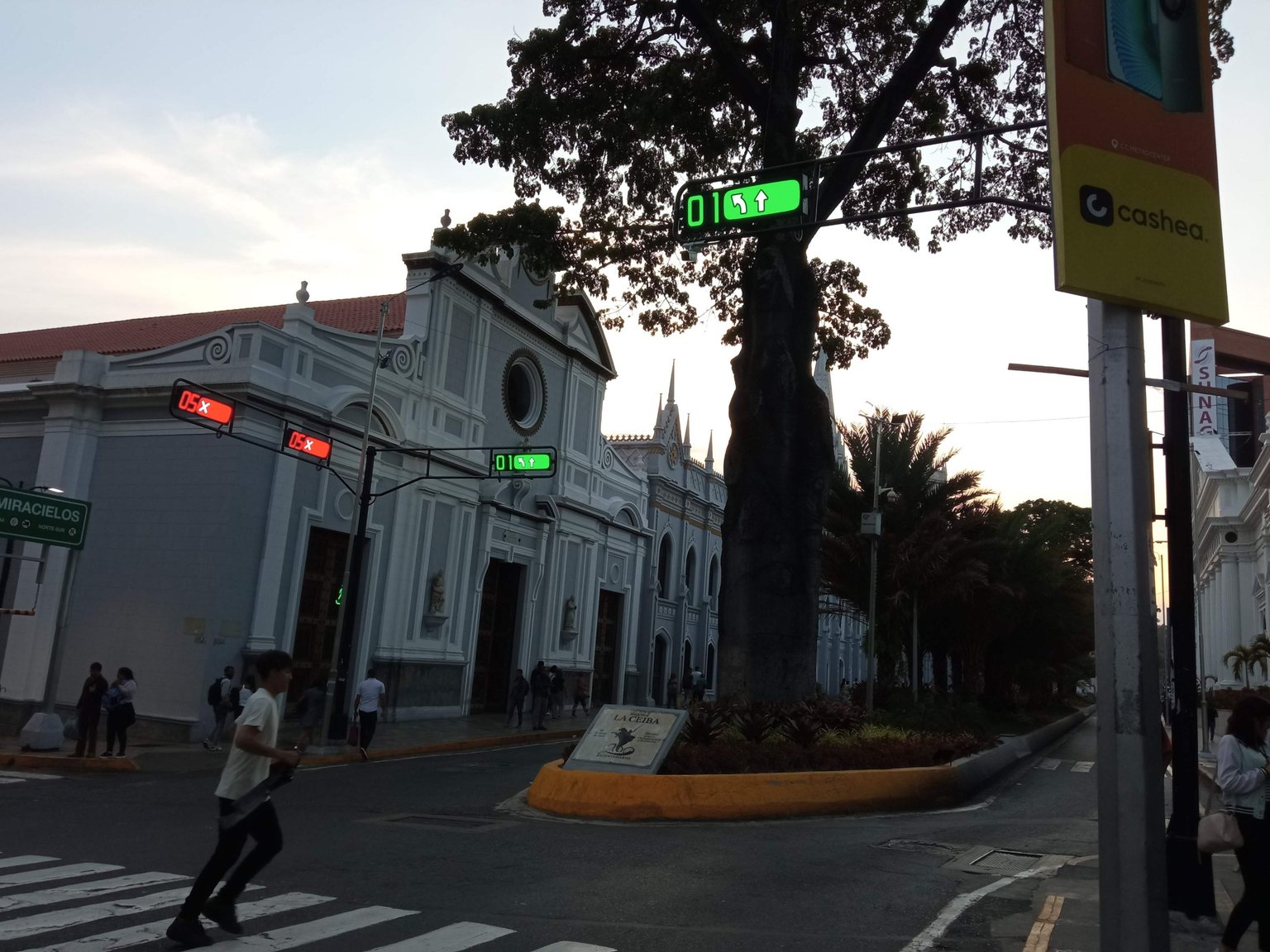 Fachada y palacio.jpg
