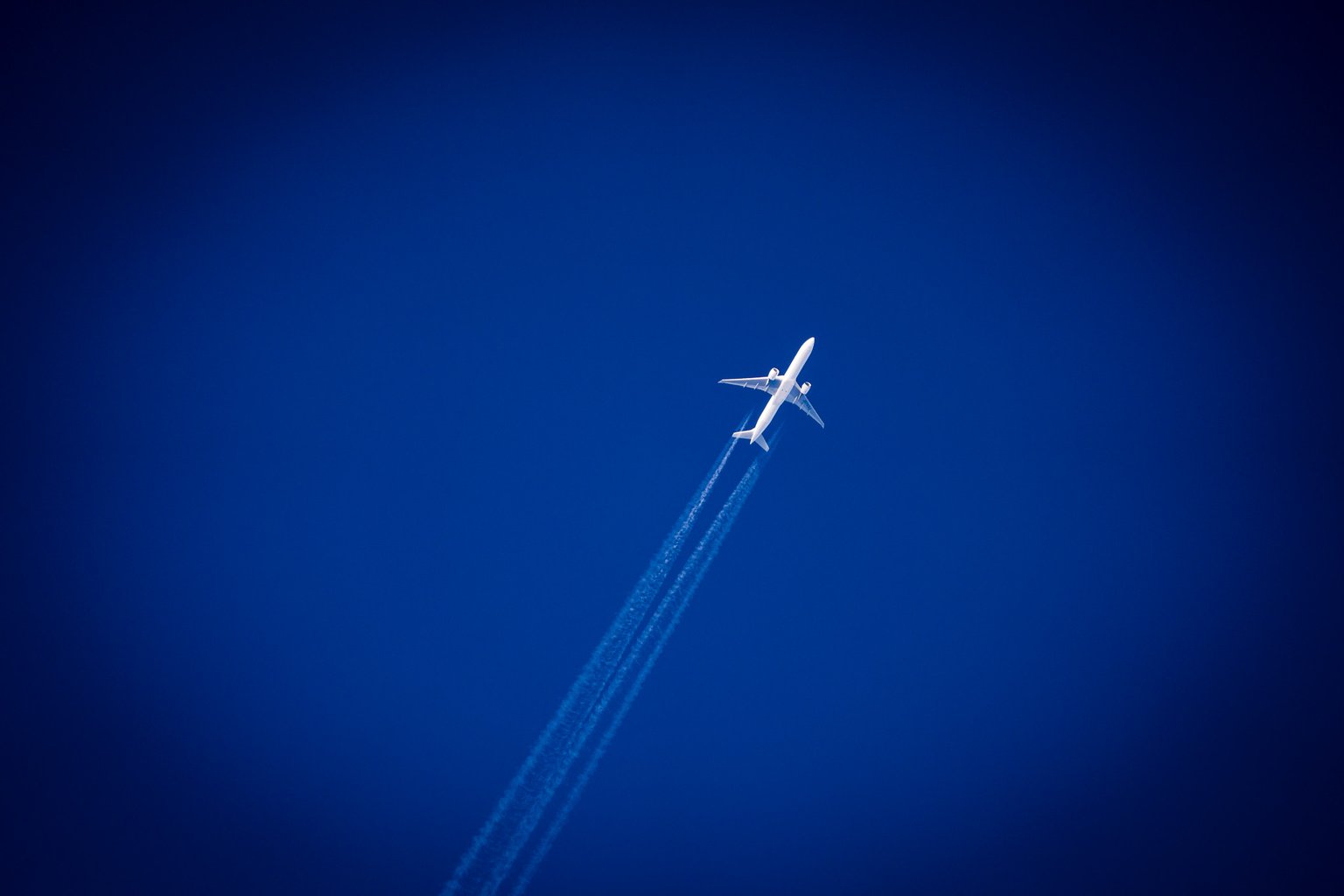 Japan Airways Flight JL45 flys over Peacehaven, UK, heading for Paris
