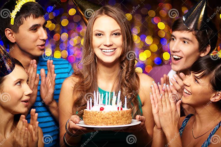 birthday-party-portrait-joyful-girl-holding-cake-surrounded-friends-31600526.jpg