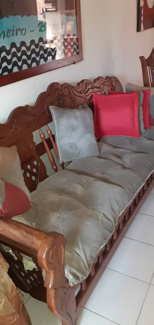Sofá de madera