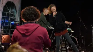 It's Everyone Else - Never Talk To Stranglers