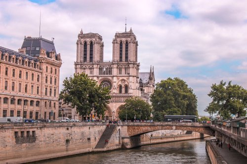 Notre Dame de Paris.jpg