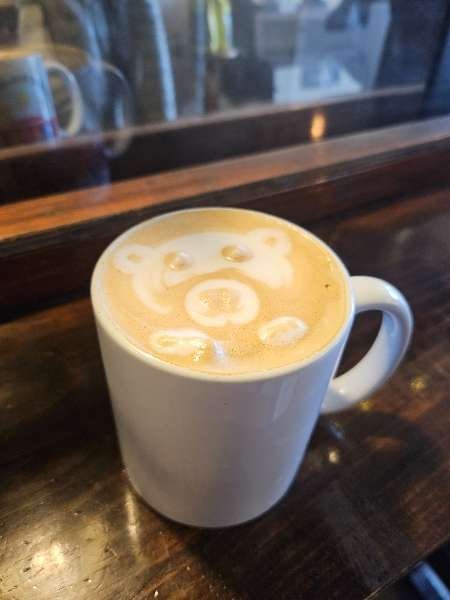 I visited CAFE De La FONDA - Colombian Coffee & paid Hive Dollars & here is my review