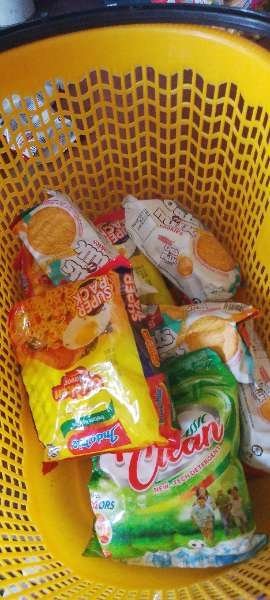 I visited Dikkies Supermarket & paid Hive Dollars & here is my review