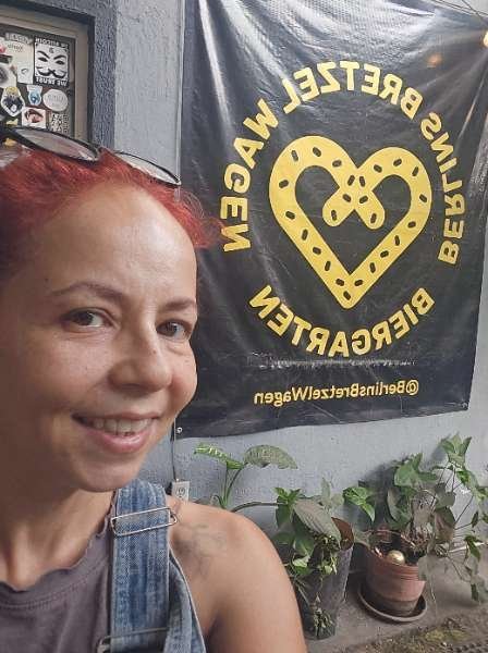 I visited Berlins Bretzel Wagen - Biergarten & paid Hive Dollars & here is my review