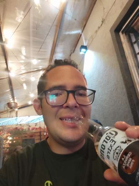 I visited Berlins Bretzel Wagen - Biergarten & paid Hive Dollars & here is my review