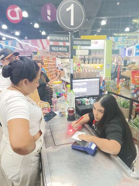 HOLA! Supercenter C.A.-review-photo-by-subestacion-image-2