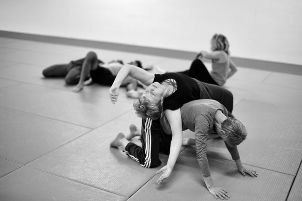 contact-improvisation-3684684_1280.jpg