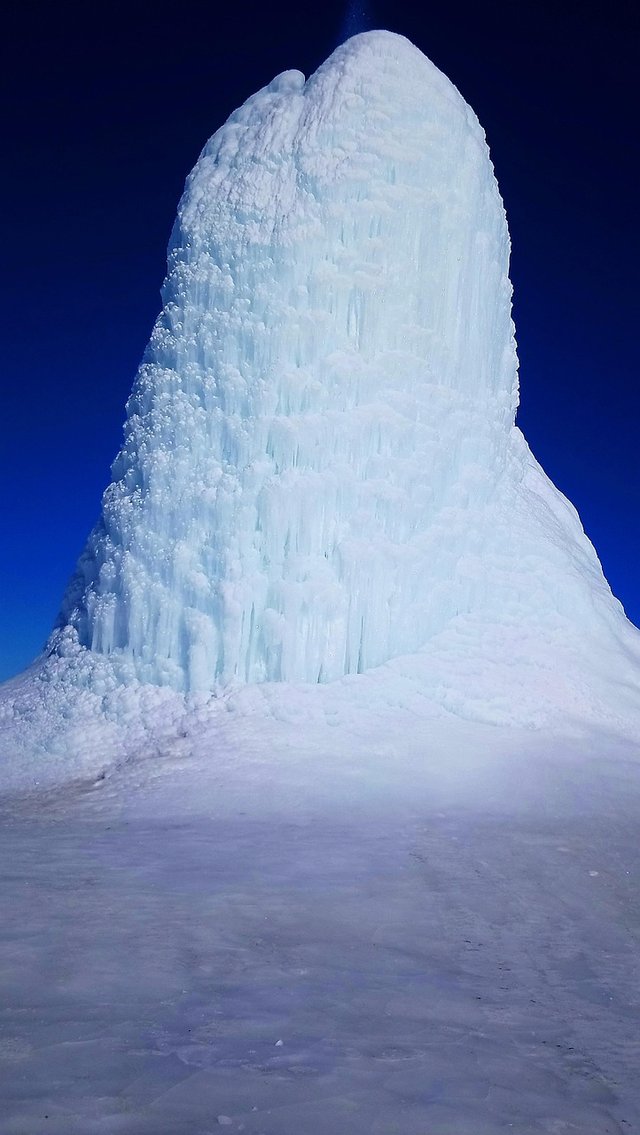https://cdn.pixabay.com/photo/2021/08/25/15/11/snow-6573758_1280.jpg