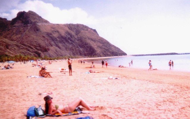 Santa Cruz Playa Las Teresitas.jpg