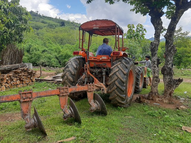 tractor