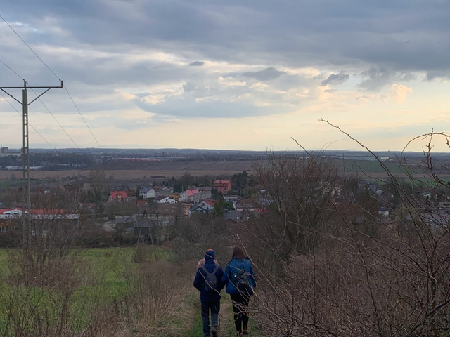Zejście z Dorotki. W dali Beskidy