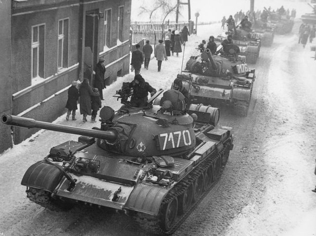 T-55A on the streets during Martial law in Poland. Photo by J. Żołnierkiewicz. Public domain.