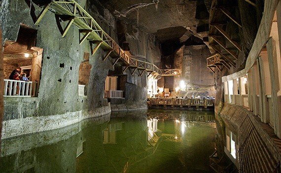 Recommended for tourism. 20 million years old.s- Salt rate 30,9%. Asthma is not recommended/Turizm için tavsiye edilir. 20 milyon yıllık. Tuz oranı %30,9. Astımlılara tavsiye edilmez.