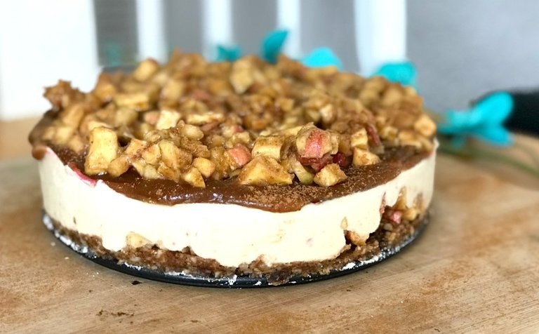 Caramel-Apple-Cheesecake-3