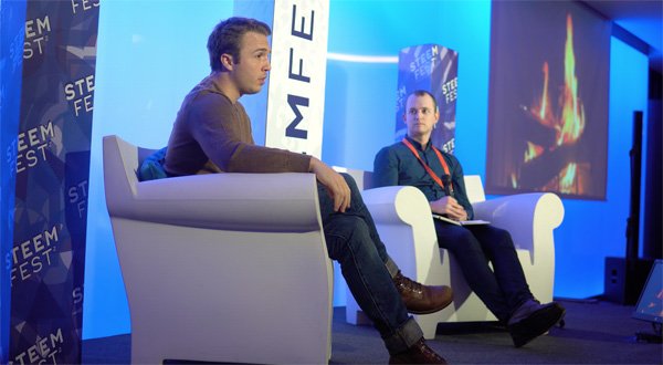 Fireside Chat with Steemit CEO Ned Scott and journalist Andrew McMillen at Steemfest Lisbon, 3 November 2017. Photo by Andrew Levine