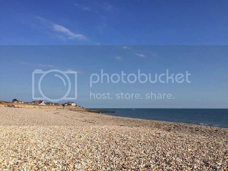 Left view along the beach