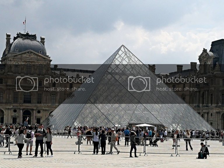 Louvre pyramid