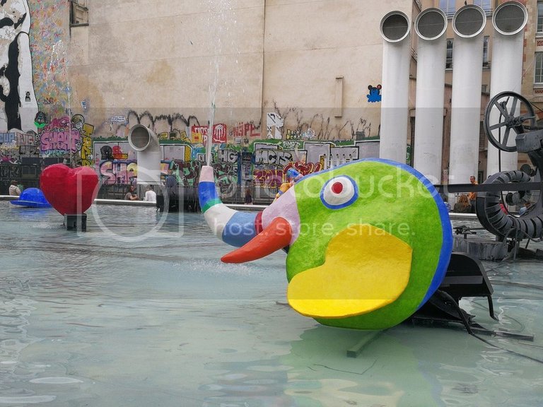 Pompidou plaza fun sculpture