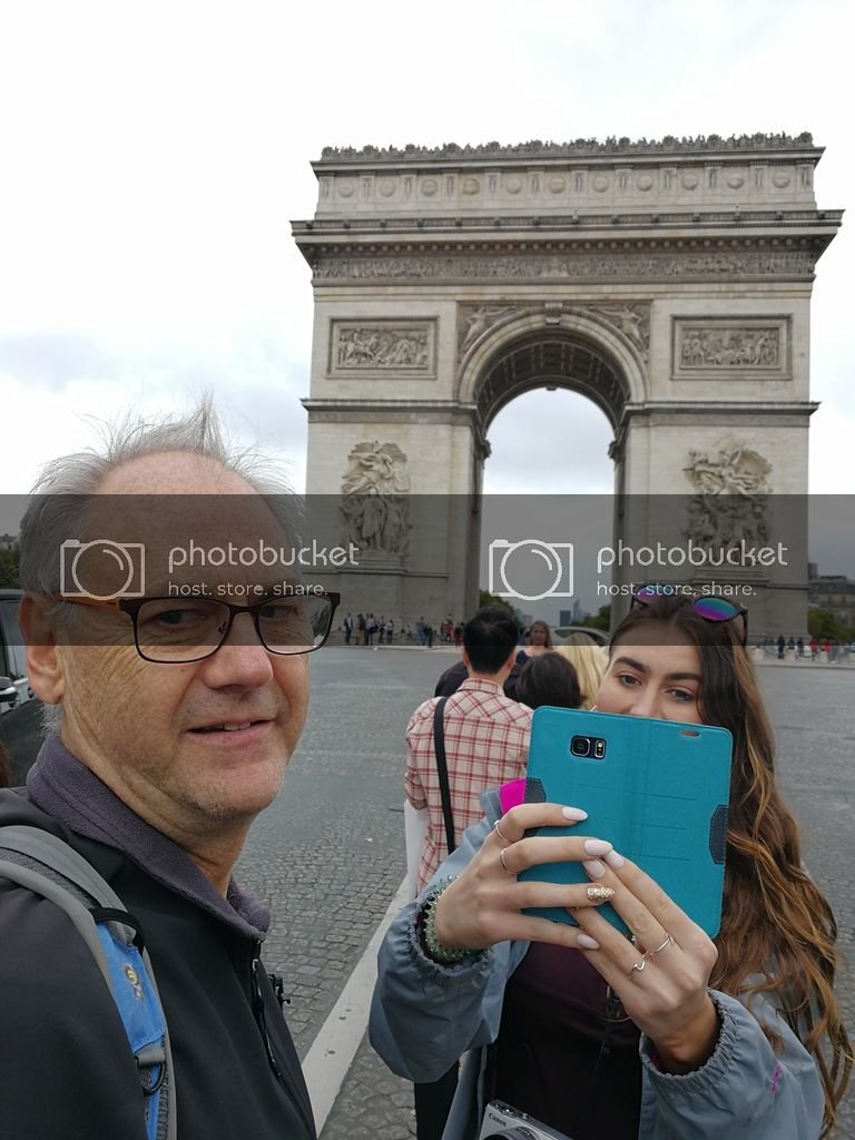 Arc de Triomphe selfie