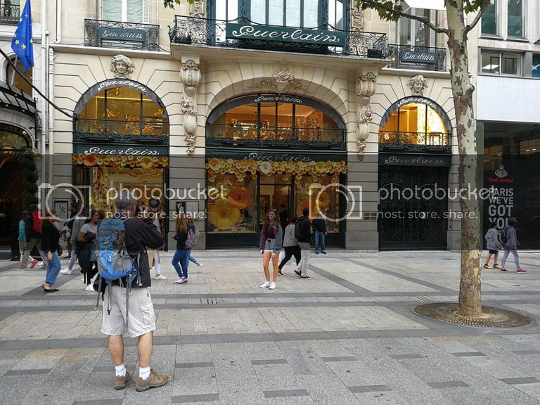 Guerlain shop window