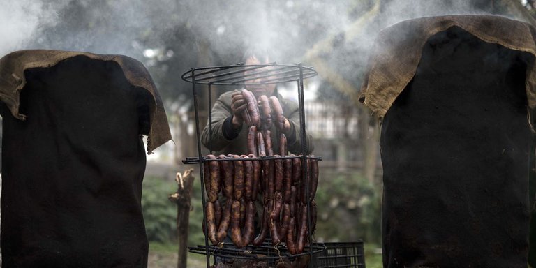 Clean air pork smoker