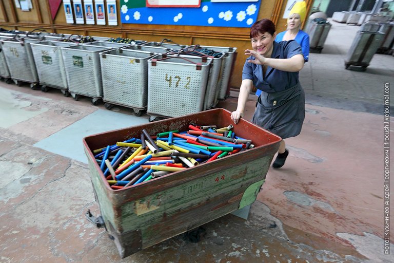 Trolley with empty spools