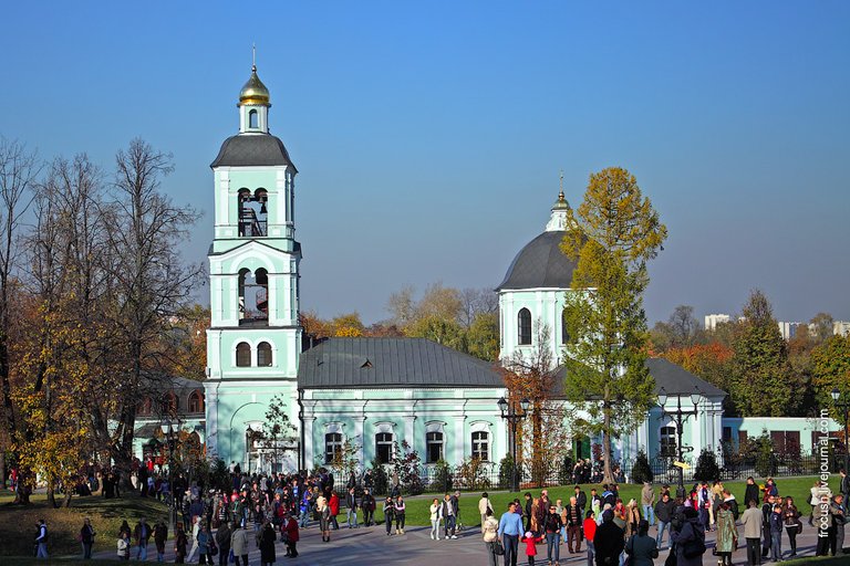 Church of the Icon of the Blessed Virgin "Life-giving Spring" in Tsaritsyno with a house