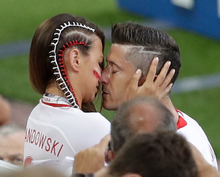 Hottest kisses from FIFA 2018 World Cup