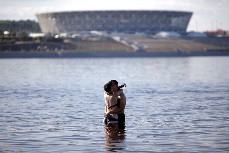 Hottest kisses from FIFA 2018 World Cup