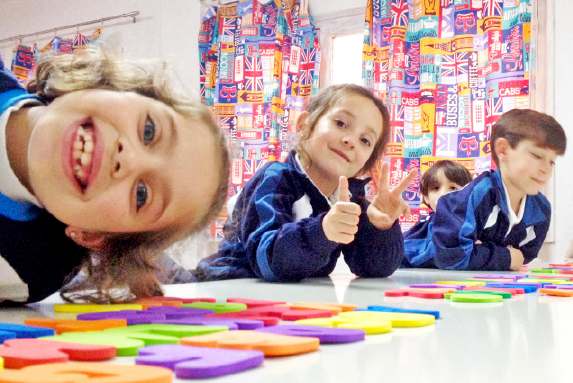 Resultado de imagen para clases de idiomas para niÃ±os en grupo