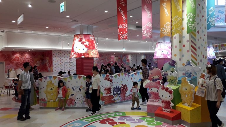 A Day with Hello Kitty at Sanrio Puroland!