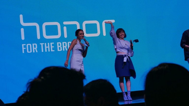 Lenka At Grand Launching Honor Smartphone