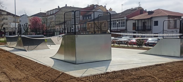 Side view of Skatepark