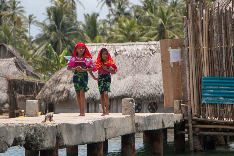 Kuna girls in traditional dress