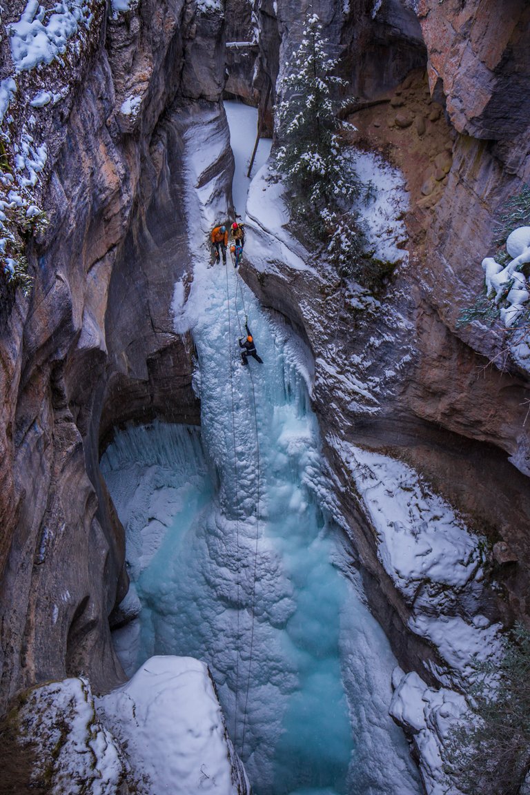 MaligneCanyonIceClimbing.jpg