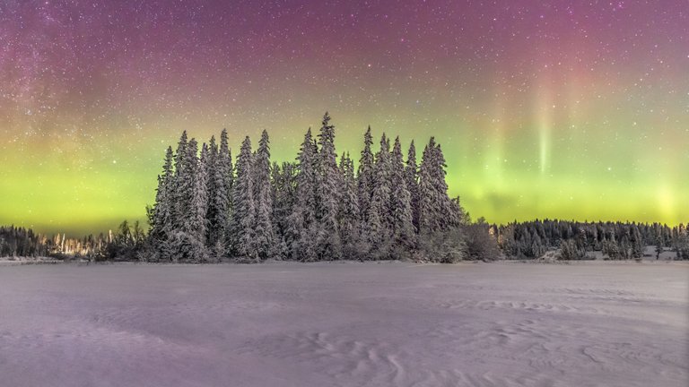 NessLakeWindyAurora3.jpg