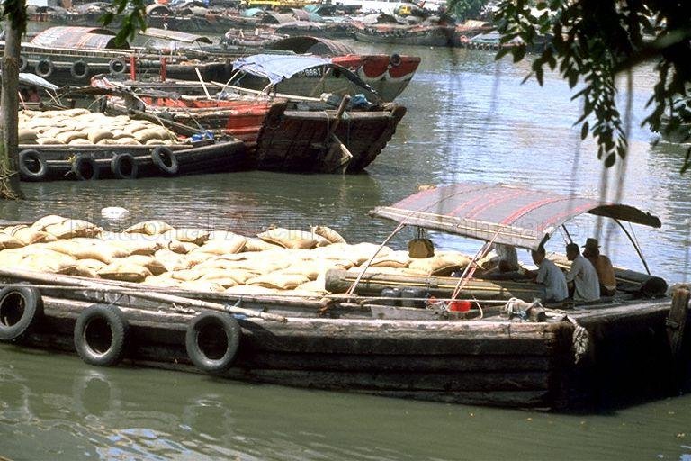 TWAKOW LOADED WITH GOODS ALONG SINGAPORE RIVER