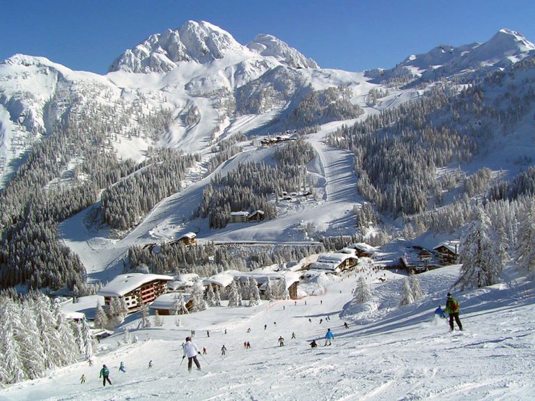 Where-to-go-for-spring-skiing-in-Austria