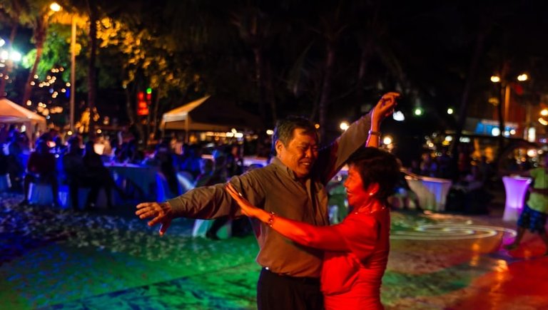 beach party in danang vietnam