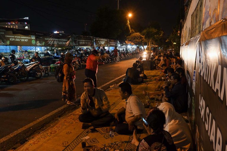 Sabtu malam di Jalan Wongsodirdjan.