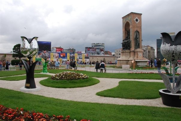 taksim-square-in-istanbul.jpg